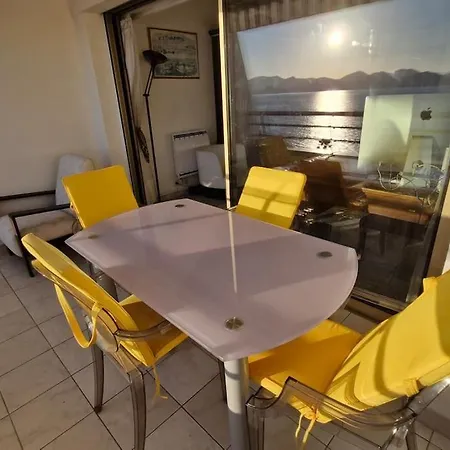 Seaside Beachfront Bord De Apartman