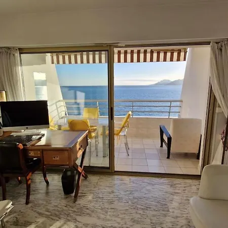 Seaside Beachfront Bord De Apartman