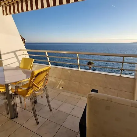 Apartmán Seaside Beachfront Bord De *