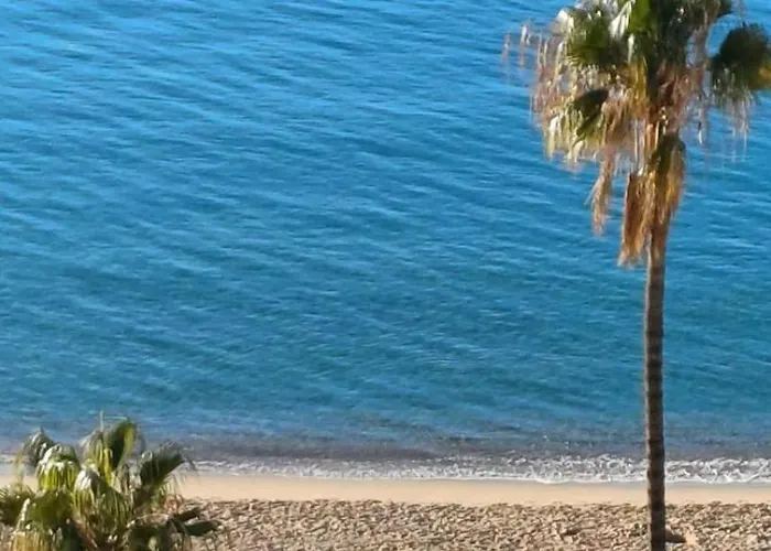 Seaside Beachfront Bord De شقة