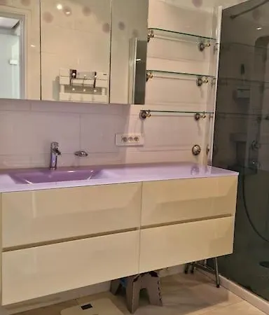 Seaside Beachfront Bord De Apartment Cannes