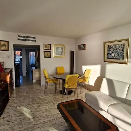 Seaside Beachfront Bord De Cannes